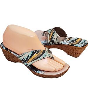 Womens Icon 7M Wearable Art Thong Wedge‎ Sandals Japan Mt Kanagawa Wave Painted